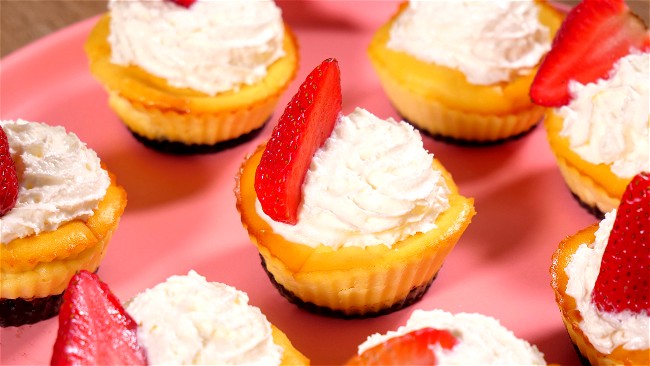 Image of Air fryer Mini Strawberry Oreo Cheesecake
