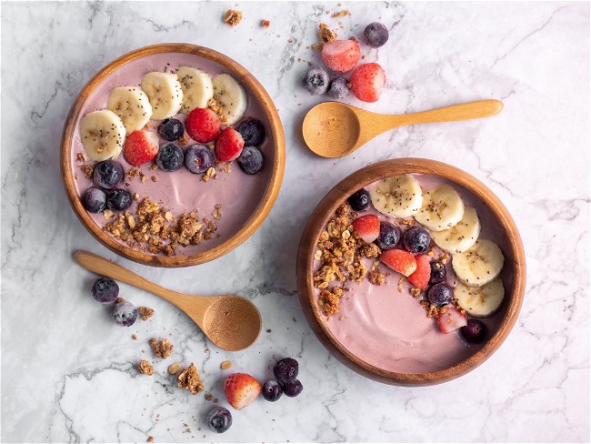 Image of Superfood Vanilla Berry Swirl Bowl 