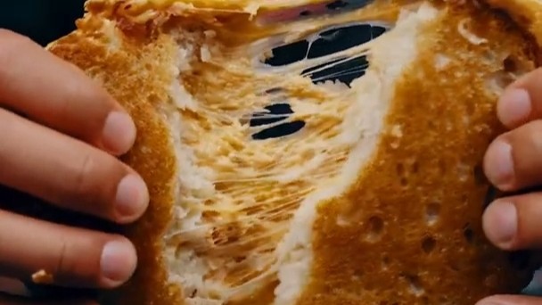 Image of Creamy cheesy chicken sandwich
