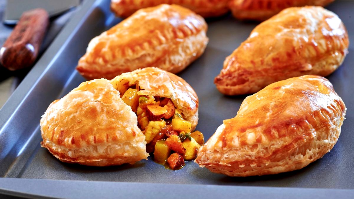 Image of Chicken, Almond and Apricot Curry Puffs