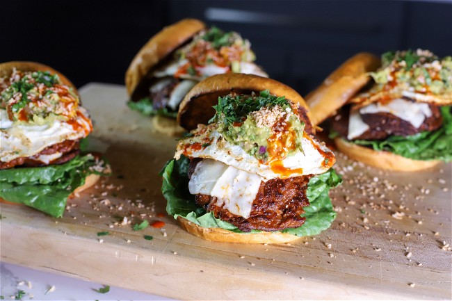 Chorizo smash egg burger recipe