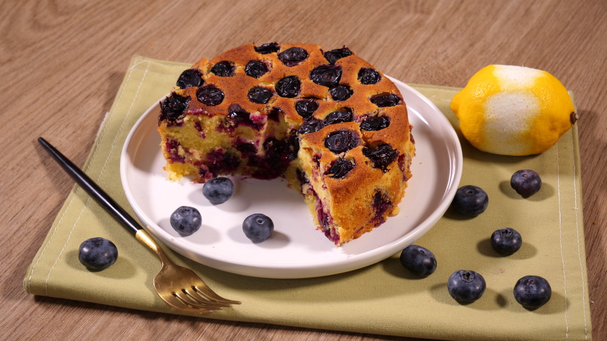 Air fryer Lemon Blueberry Cake
