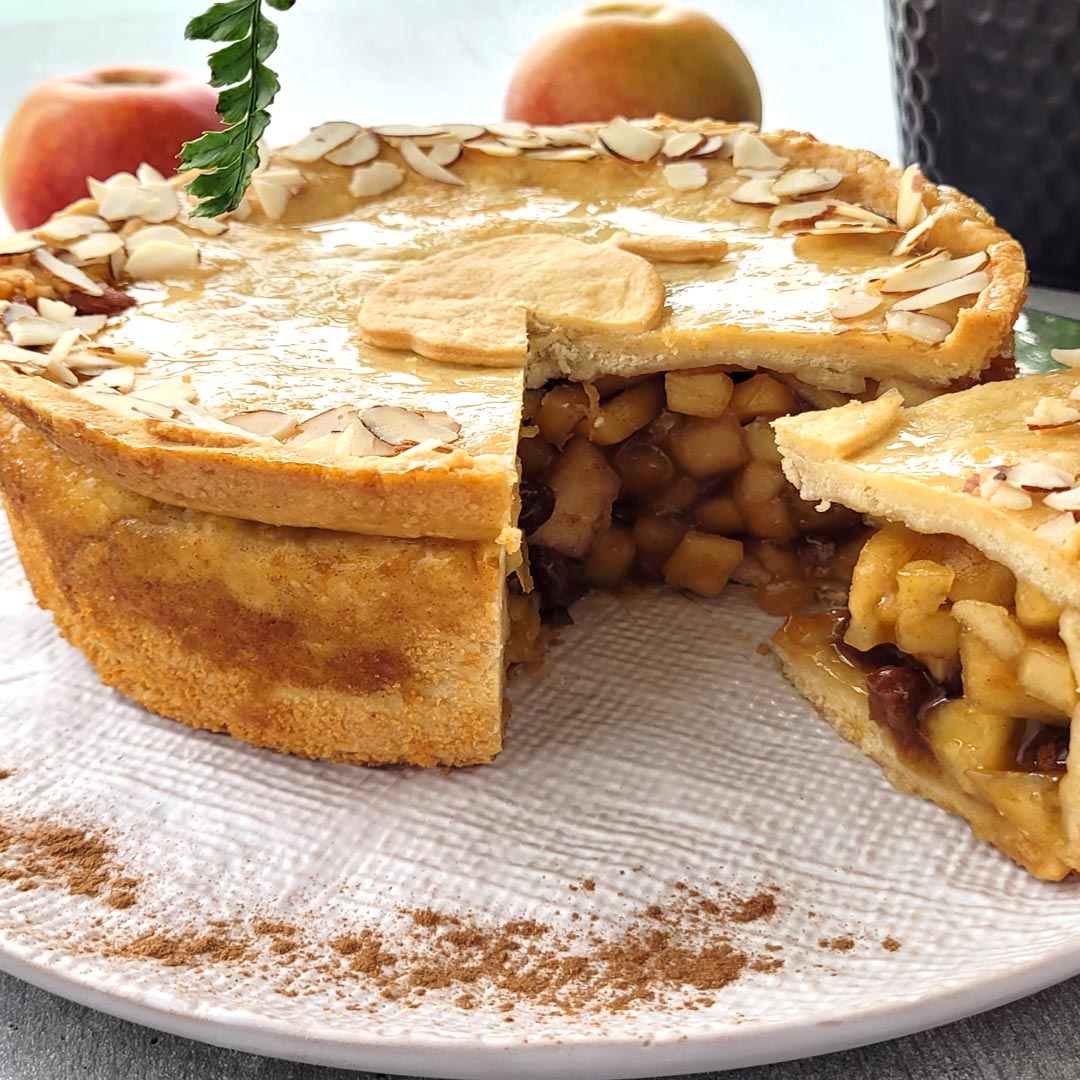Gedeckter Apfelkuchen in Mürbeteig, klassisch, saftig & fein