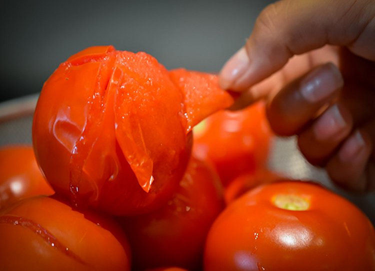 Image of Scoop out and drain the tomatoes. Peel off its skin...