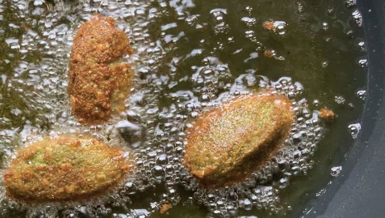 Image of Add the sesame seeds and mix well. Shape your falafel...