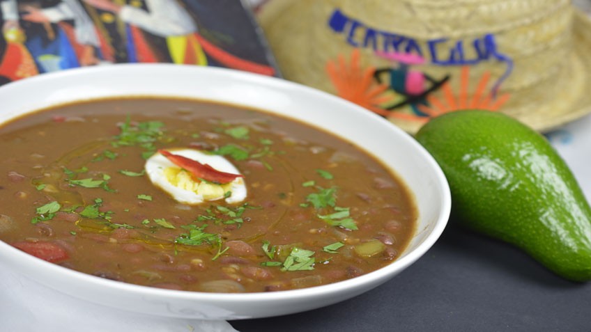 Image of Sopa de frijoles (Nicaraguan-stile bean soup)