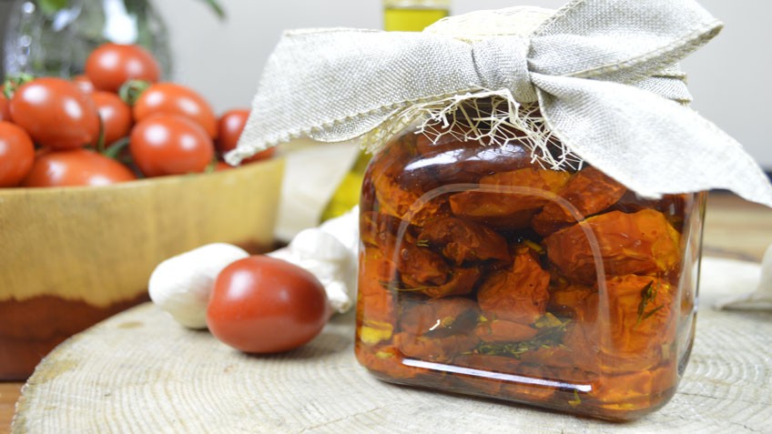 Image of Slow cooked tomatoes with thyme and garlic