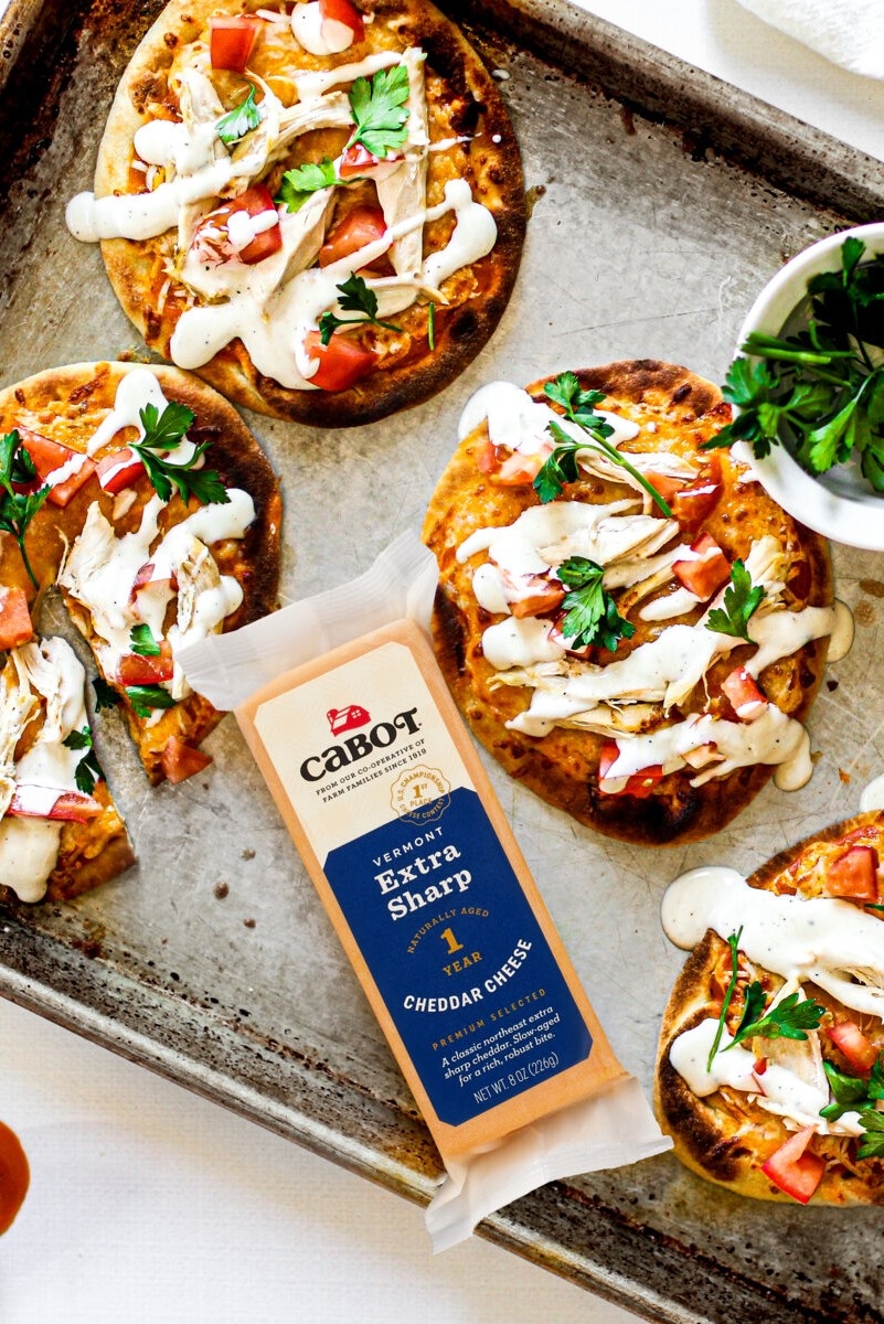 Buffalo Chicken Pita Pizzas