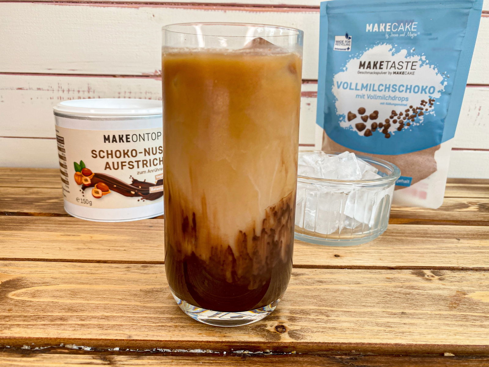 EISKAFFEE MIT SCHOKOLADENSOßE – Joana &amp; Mayra von MAKECAKE