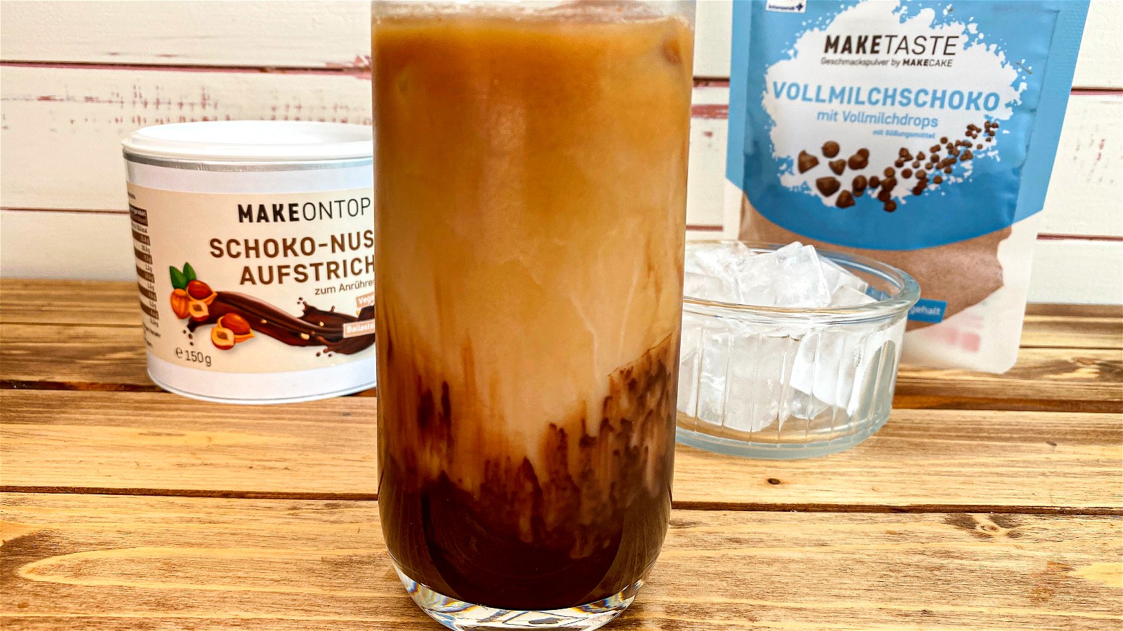 Image of EISKAFFEE MIT SCHOKOLADENSOßE