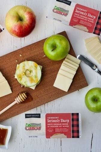 Cheddar Apple Sandwiches