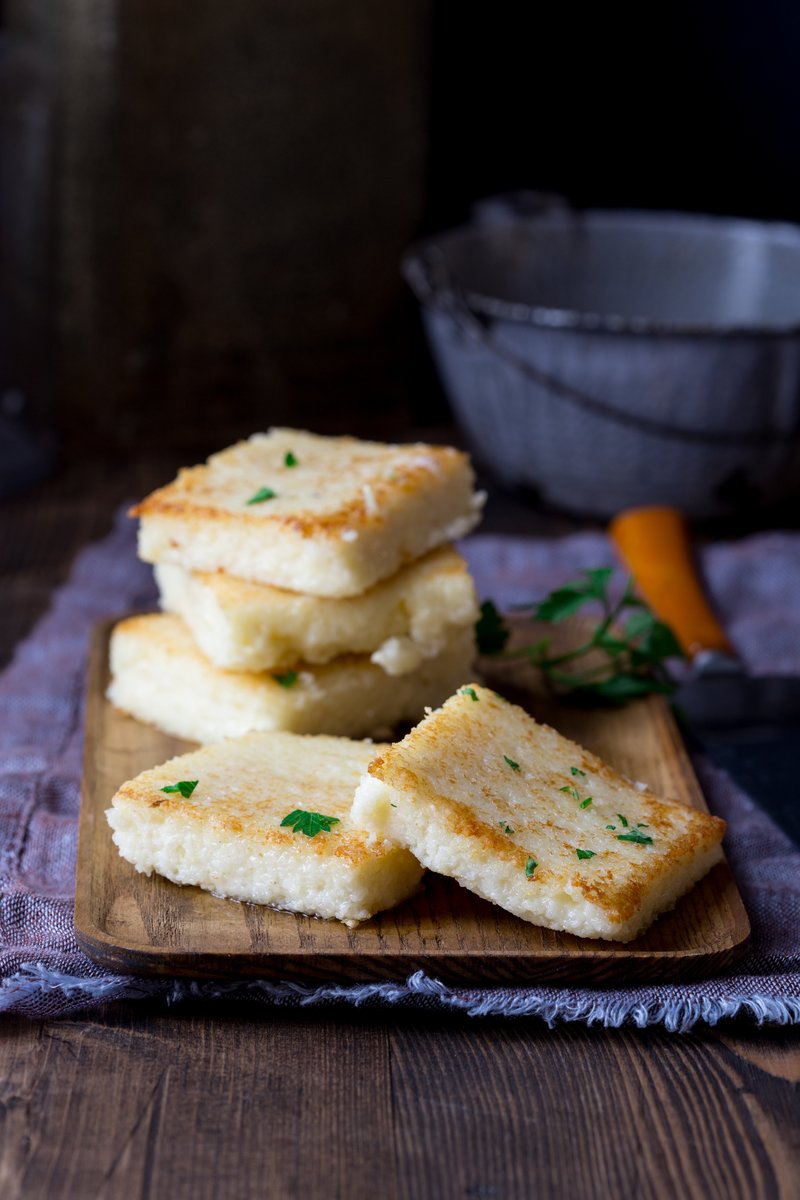 Cheddar Grits Cakes