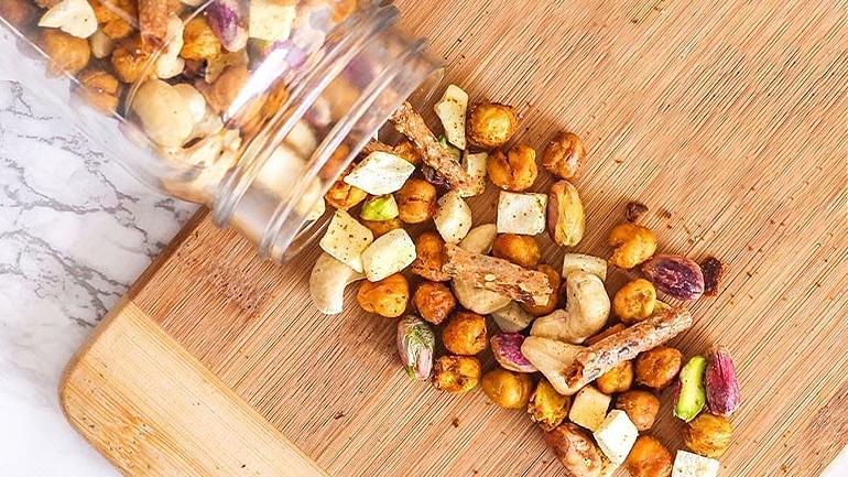 Chickpea Snack Mix {with Healthy Roasted Chickpeas} 