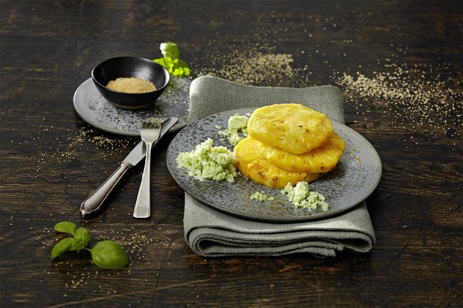 Image of Ananas mit Basilikum Granita