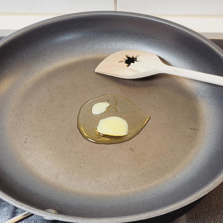 Image of Fett in der Pfanne auslassen