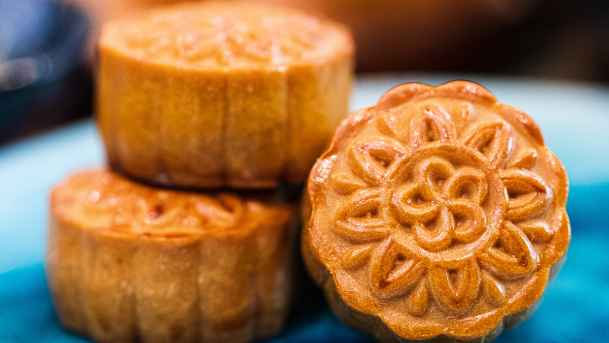 Pineapple Mooncake (凤梨月饼)