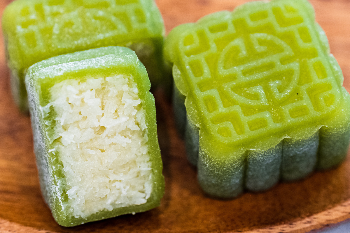 Snowy Coconut Mooncake Recipe (椰蓉月饼)