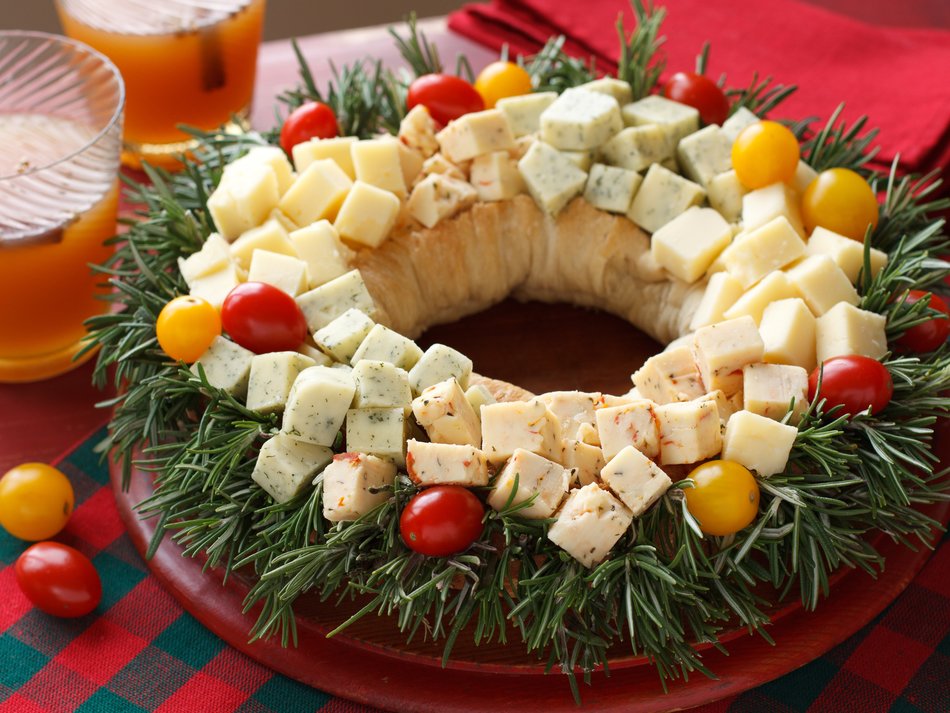 Holiday Cheddar Cheese Wreath Charcuterie 