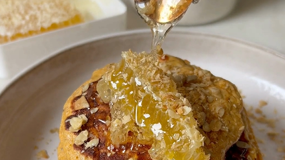 Image of Cut comb honey & banana pancakes