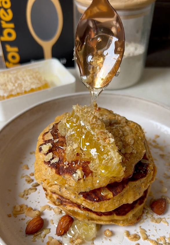 Cut comb honey & banana pancakes