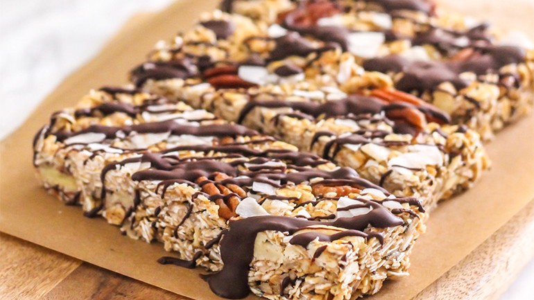 Image of Maca Cashew Coconut Trail Mix Bars