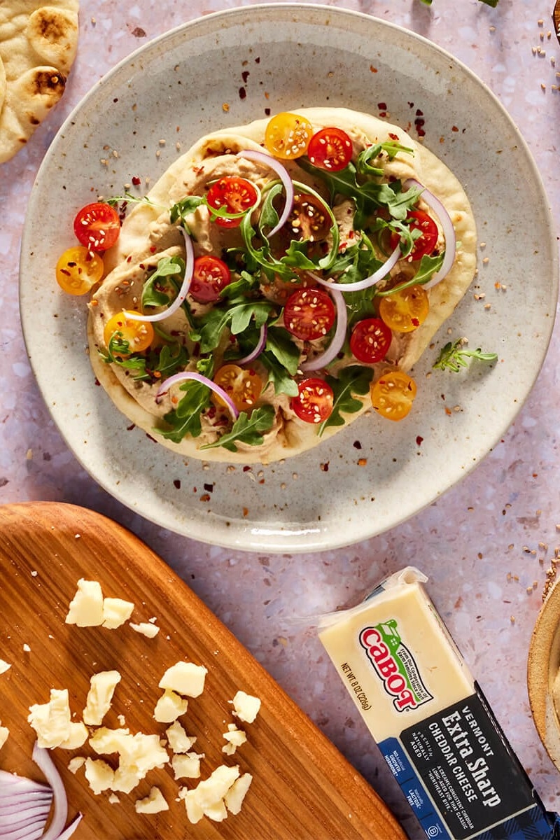 Naan Bread with Hummus and Veggies