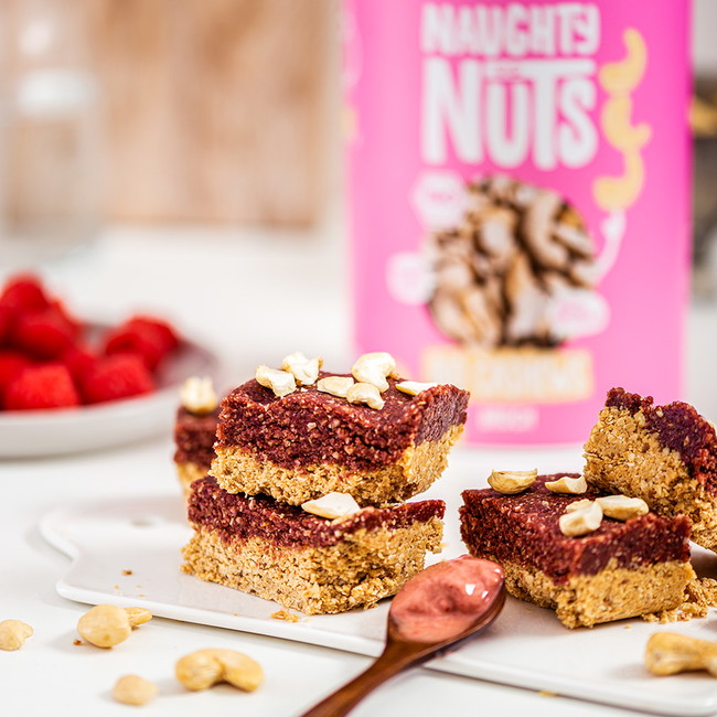 Raw Raspberry Coconut Cashew Bars mit Raspberry Rumble Cashewmus
