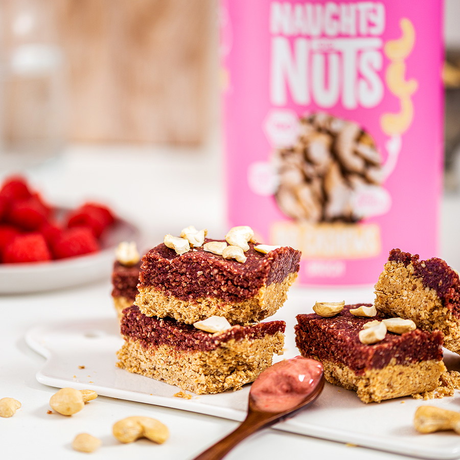 Raw Raspberry Coconut Cashew Bars mit Raspberry Rumble