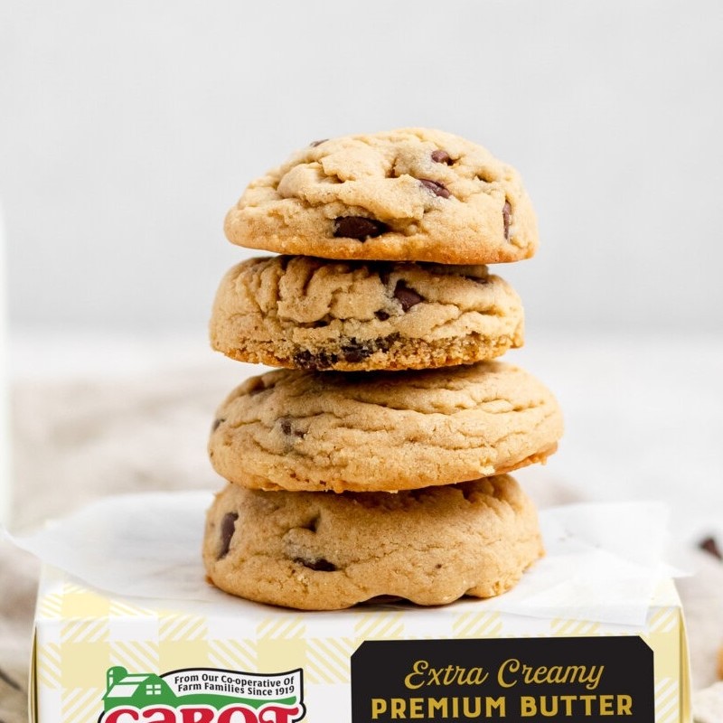 https://images.getrecipekit.com/20220909121444-peanut-butter-chocolate-chip-cookies-800x1199-c8d3b0eb-6bcc-4968-8a3b-d077f9196fee.jpg?aspect_ratio=1:1&quality=90&