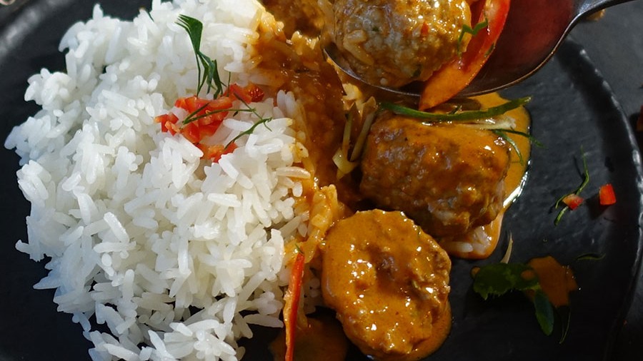 Pork & Lemongrass Meatballs in Thai Red Curry Sauce
