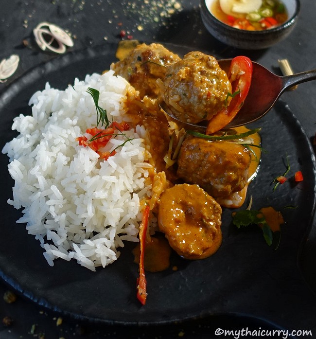 Image of Pork & Lemongrass Meatballs in Thai Red Curry Sauce