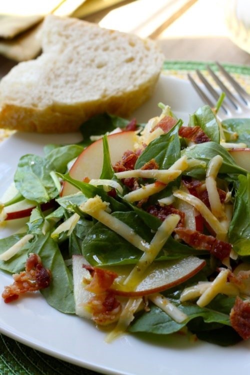 Image of Spicy Arugula, Cheddar & Apple Salad