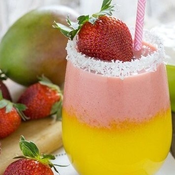 Strawberry Mango Smoothie - FeelGoodFoodie