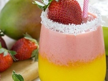 Strawberry Mango Smoothie Recipe - Spice Up The Curry