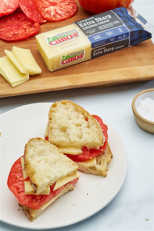 Image of Tomato and Cheddar Sandwich