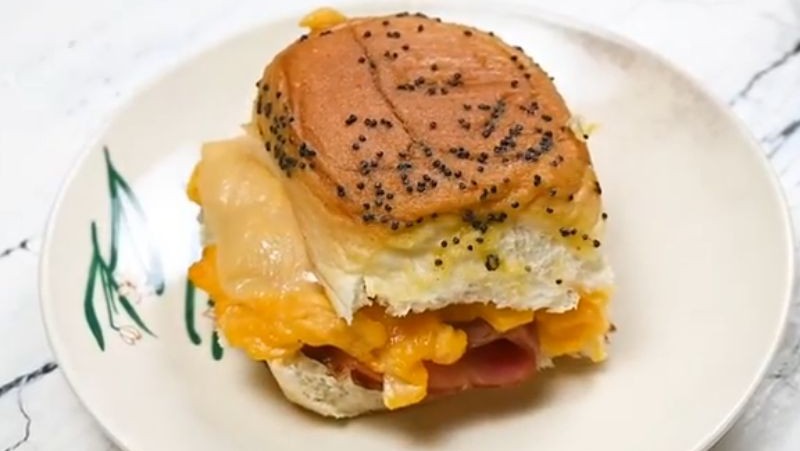 Image of Hawaiian Roll Breakfast Sliders