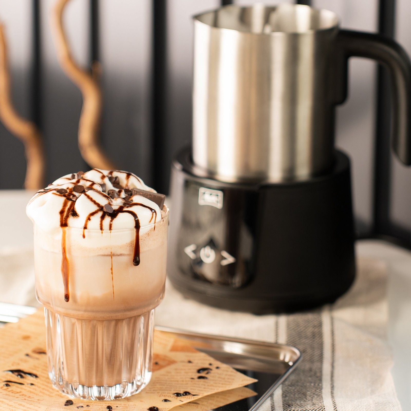 Hot Chocolate Pot With Frother