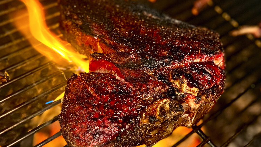 Image of Steak « t-bone » sur BBQ au charbon