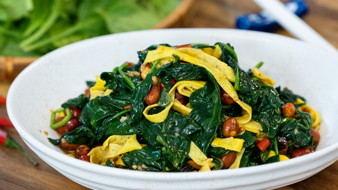 Image of Spinach Salad with Peanuts in Black Vinegar (陈醋菠菜拌花生)