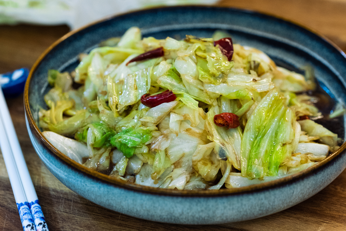 Stir Fry Hand-Torn Cabbage (手撕包菜)