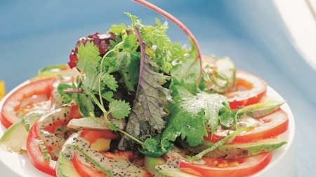 Image of Tomaten-Avocado-Carpaccio mit Mohn-Limetten-Dressing