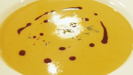 Image of Vegetarische Kürbissuppe mit Orangen und Ingwer
