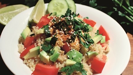 Image of Quinoa-Tomaten-Avocado-Salat mit Möhren-Ingwer-Dressing