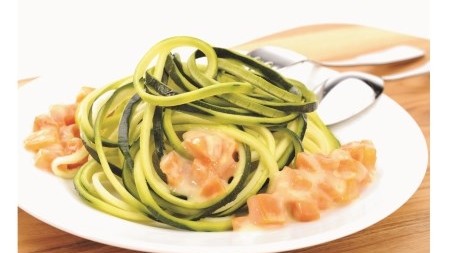Image of Zucchini-Nudeln mit Möhren-Sugo