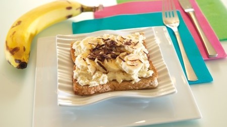 Image of Bananenbrot mit Kokos-Cashew-Creme