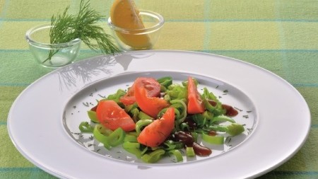 Image of Tomaten-Lauchgemüse mit zitroniger Dillsauce