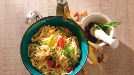 Image of Pasta mit Rucola-Pesto und Cocktail-Tomaten