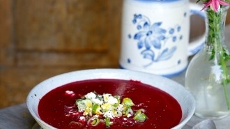 Image of Rote-Bete-Suppe mit Schafskäse-Gremolata