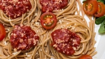 Image of Spaghettini Nester mit Aronia Pinienkern Pesto