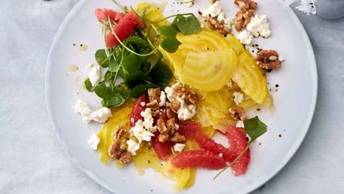 Image of Gelbe Bete-Carpaccio mit Postelein und Grapefruit